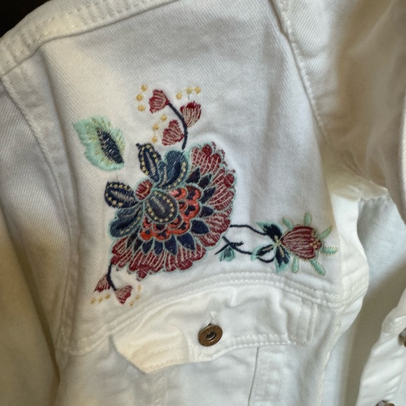 Jessica Simpson Crop White Denim Jacket Embroidered Frayed Hem – Size 1X - Picture 3 of 12